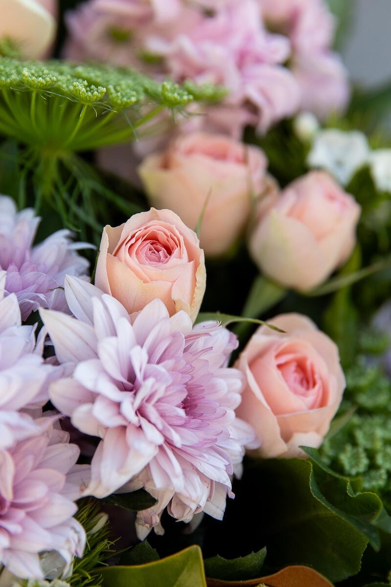 Image of flowers available as part of the Florist's Choice Wrap at Donvale Flower Gallery (Melbourne, VIC).