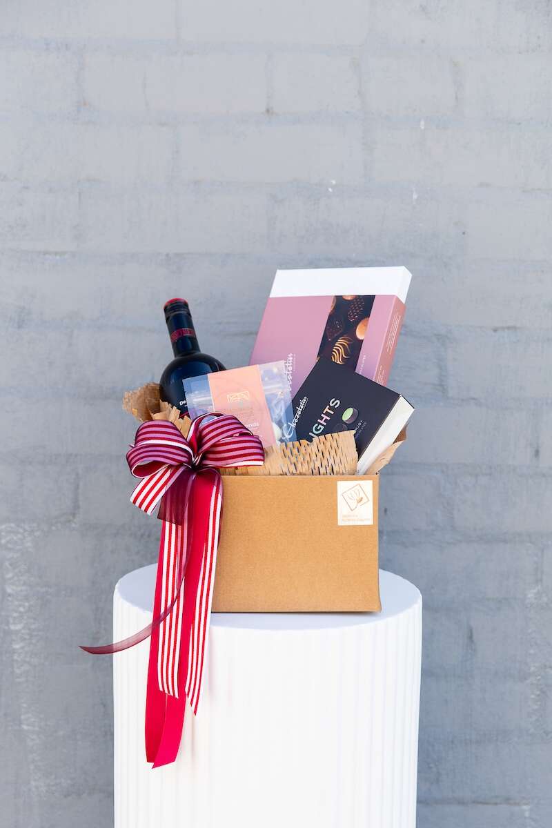 Image of the Wine 'O' Choc gift hamper available to purchase from Donvale Flower Gallery.